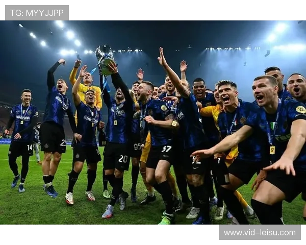 AC米兰训练课重点演练定位球攻防，备战关键战役